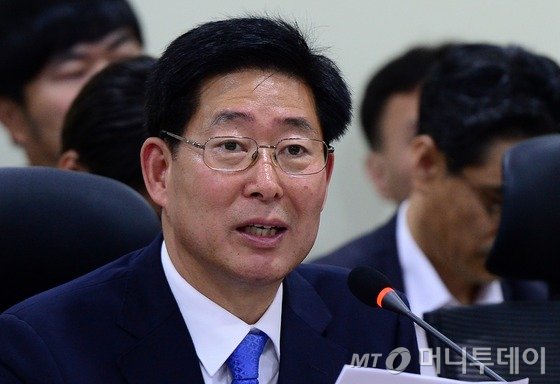 새정치민주연합 양승조 의원이 25일 오후 서울 여의도 국회 의원회관에서 열린 장사 등에 관한 법률 하위법령에 관한 토론회에서 인사말을 하고 있다. 2015.8.25/뉴스1 <저작권자 © 뉴스1코리아, 무단전재 및 재배포 금지>