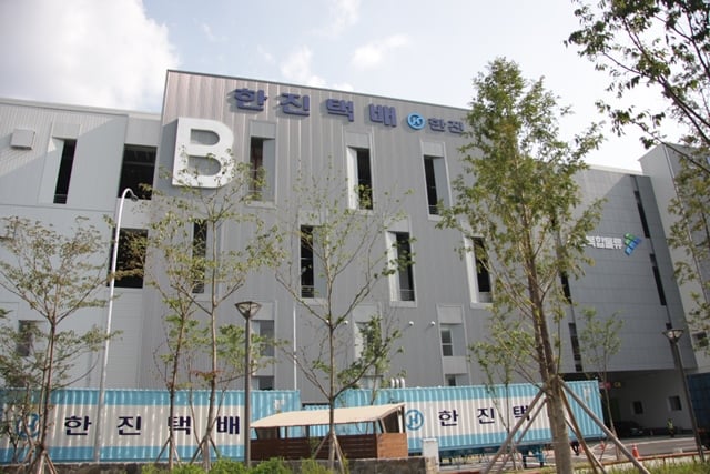 한진 동남권 택배 허브터미널이 입주해 있는 서울 송파구 장지동 소재 서울복합물류단지 B동의 모습./사진제공=한진