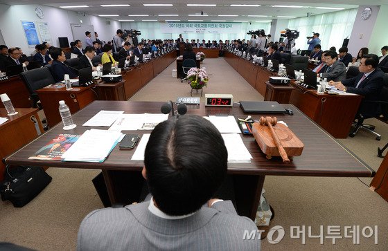 14일 오전 인천 중구 운서동 인천국제공항공사에서 열린 국회 국토교통위원회의 인천국제공항공사 등에 대한 국정감사가 열리고 있다. 2015.9.14/뉴스1  <저작권자 © 뉴스1코리아, 무단전재 및 재배포 금지>