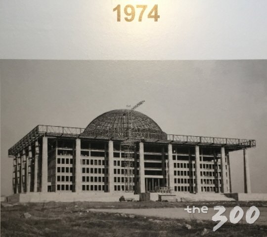 국회의사당에 돔지붕을 건축 중인 모습/국회사무처 제공