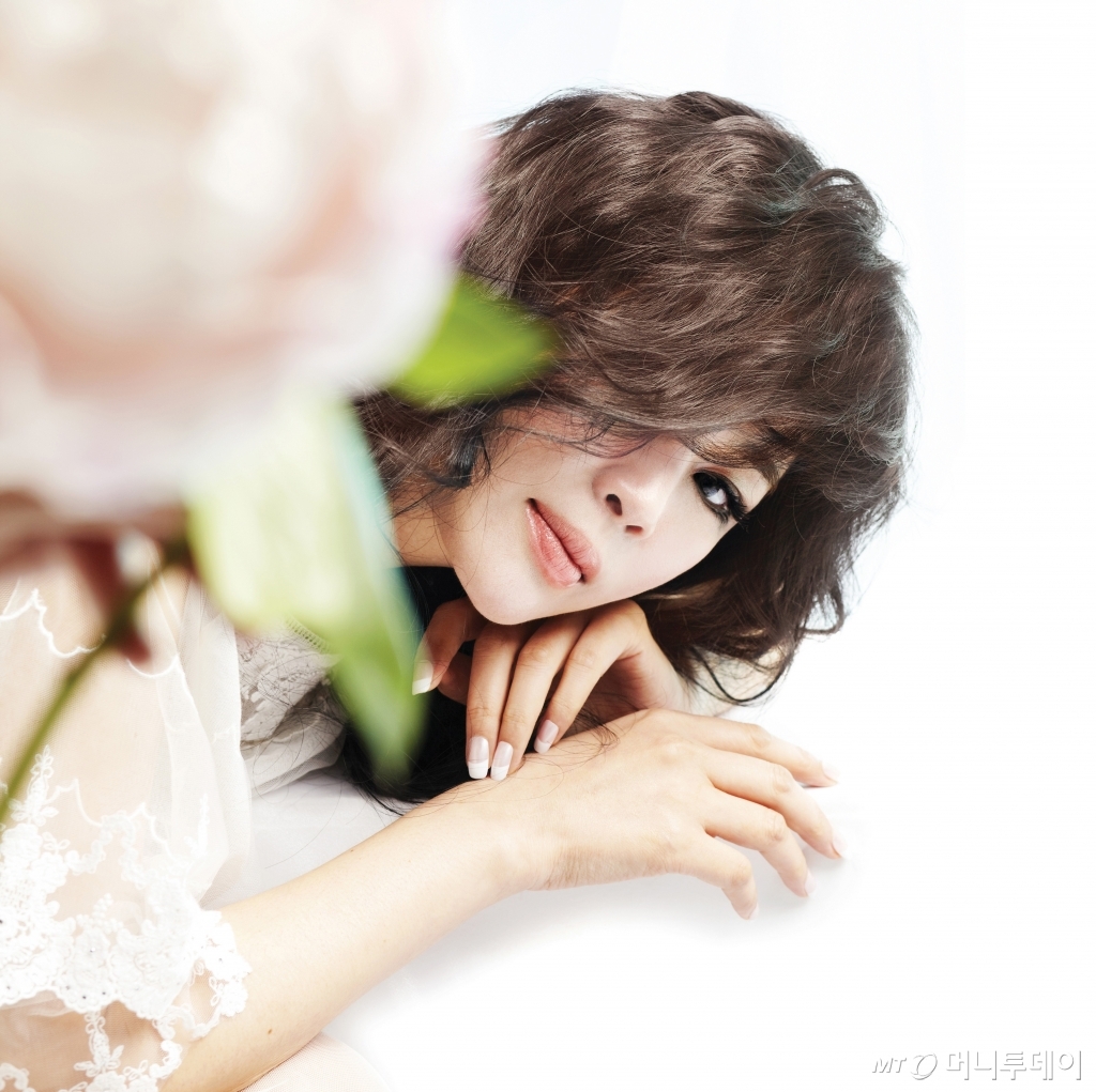 지난해 연말 세계적인 스무드재즈 기타리스트 리 릿나워와 협연하는 웅산.