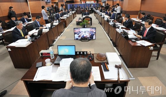 지난해 10월 20일 한국마사회 제주경마공원 회의실에서 국회 농림축산식품해양수산위원회가 한국마사회를 상대로 국정감사를 하고 있다. /사진=뉴스1