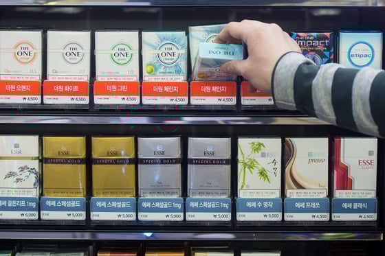 서울시내 한 편의점에 진열된 담배 모습/사진=뉴스1