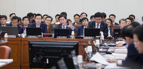 6일 서울 여의도 국회에서 열린 국회 기획재정위원회의 기획재정부 등에 대한 국정감사/사진=뉴스1