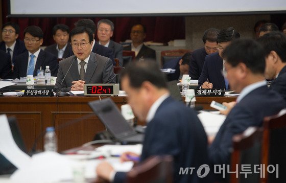 지난 2일 오전 부산시청에서 열린 국회 국토교통위원회의 부산시 국정감사./사진=뉴스1