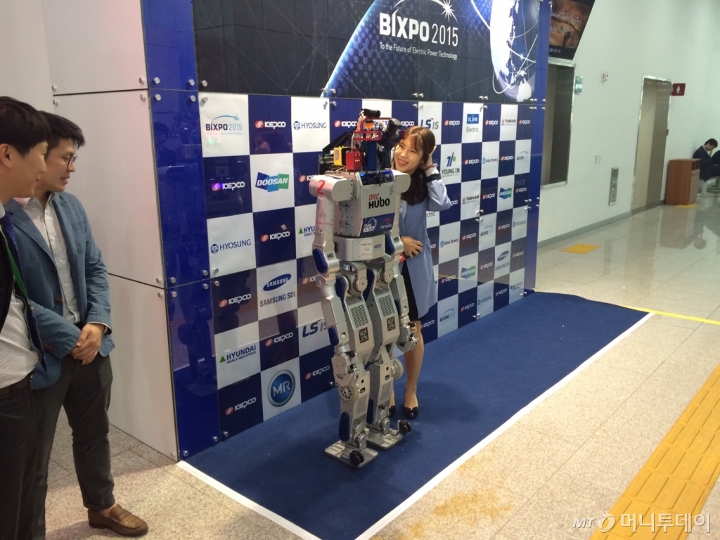 현장에 전시된 휴보.