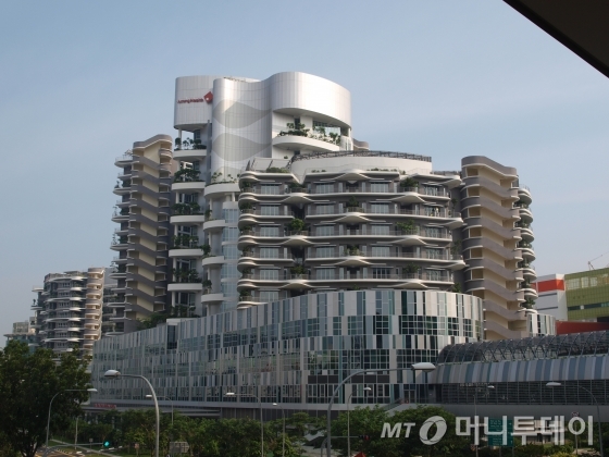 GS건설이 시공한 싱가포르 ‘응텡퐁 종합병원’ 모습. / 사진=송학주 기자