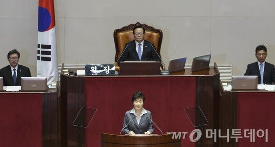 박근혜 대통령이 29일 오전 서울 여의도 국회 본회의장에서 2015년도 예산안 시정연설을 하고 있다.(청와대) 2014.10.29/뉴스1