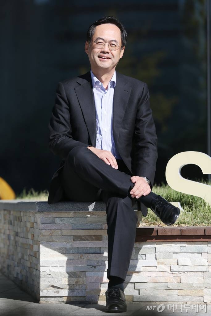 정준 쏠리드 대표는 "인도네시아는 인구와 자원 대국이라 전 세계 기업들이 모두 노리고 있는 시장"이라며 "한국 기업인 팬택은 인도네시아 기업들에게 경계심도 약하고, 오히려 호감이 있어 중국 기업들보다 유리하게 현지에 적응할 수 있을 것"이라고 말했다.