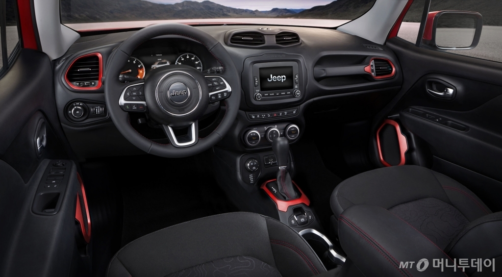 올 뉴 지프 레니게이드 내부. /사진제공=FCA 코리아