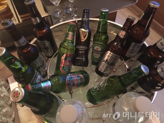 기네스 흑맥주 등 제공 음료도 고급스럽다/사진=이지혜 기자