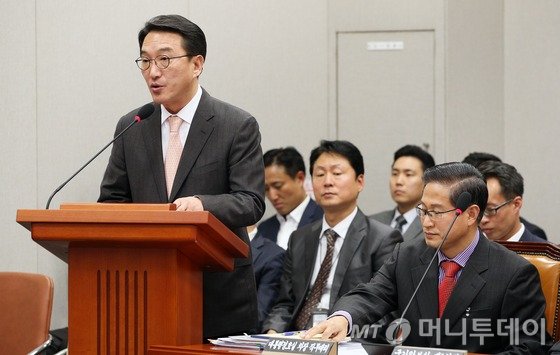 현기환 청와대 정무수석이 17일 서울 여의도 국회에서 열린 운영위원회 전체회의에서 새해 예산안 의결 후 인사말을 하고 있다. 2015.11.17/뉴스1