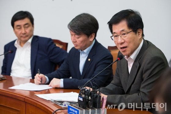 새정치민주연합 신경민 정보위 간사가 6일 서울 여의도 국회에서 열린 정보인권개선 시민사회 간담회에서 모두발언을 하고 있다. 2015.8.6/뉴스1