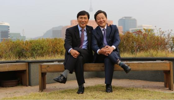 ↑안희정 충남지사와 정재호 전 충남도청 정책특보