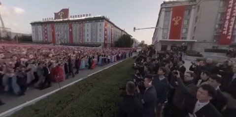 페이스북 창업자 겸 최고경영자인 마크 주커버그가 올린 북한의 노동당 창건 70주년 열병식을 360도 촬영한 동영상. /출처=마크 주커버그 페이스북 계정.