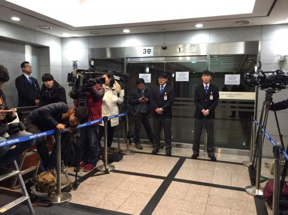 김영삼 전 대통령의 빈소가 마련된 서울대병원 장례식장 1호실 앞 전경. / 사진 = 이재윤 기자