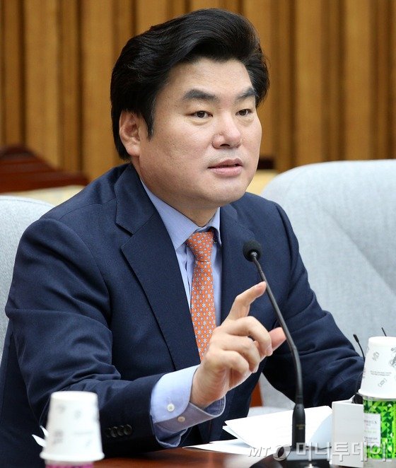새누리당 원유철 원내대표가 1일 서울 여의도 국회에서 열린 원내대책회의에서 모두발언을 하고 있다. 사진=뉴스1.