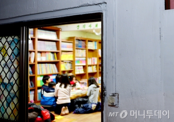 국내 빈곤아동 10명 중 6명은 정부의 지원을 받지 못하는 복지 사각지대에 들어가 있다. /사진제공=부스러기사랑나눔회