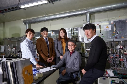 김건태 교수, 김창민 연구원, 김선아 연구원, 주용완 연구교수, 백종범 교수.(왼쪽부터 시계방향) /사진=UNIST