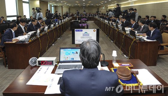 18일 오전 전남 나주시 한국전력공사에서 국회 산업통상자원위원회의 한국전력공사, 한국전력거래소, 한국에너지기술평가원 등 7개 기관 합동 국정감사가 진행되고 있다. 2015.9.18/뉴스1  <저작권자 © 뉴스1코리아, 무단전재 및 재배포 금지>