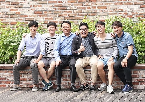 스마트웨어아이오 팀원. (왼쪽부터)(왼쪽부터)정경환 IP 매니저, 김중현 시제품 개발자, 윤경민 변리사, 황성재 대표 발명가, 김재연 개발자, 김종호 IP 총괄/사진=퓨처플레이 제공