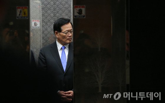정의화 국회의장이 4일 오후 청와대 신년인사회를 마친 뒤 서울 여의도 국회로 들어서고 있다. 2016.1.4/뉴스1