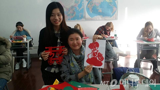 2012년 그리스에서 열린 여성지도자대회에서 만난 메릴린 존슨 전 IBM 부사장과 함께./사진제공=이보람