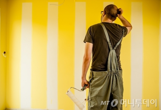 페인트를 칠한 벽면 모습