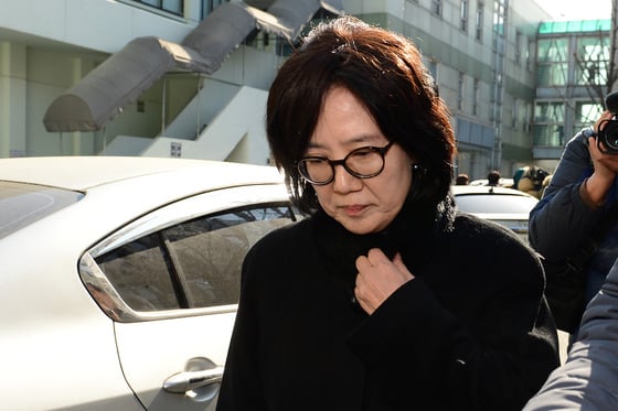 박유하 세종대 교수가 지난달 첫 공판을 마치고 서울동부지법을 나서고 있다. /사진=뉴스1