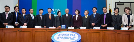 김종인 더불어민주당 선거대책위원장을 비롯한 선대위원/사진=뉴스1