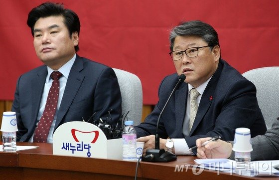 새누리당 조원진 원내수석부대표가 2일 서울 여의도 국회에서 열린 원내대책회의에서 모두발언을 하고 있다. 2016.2.2/뉴스1