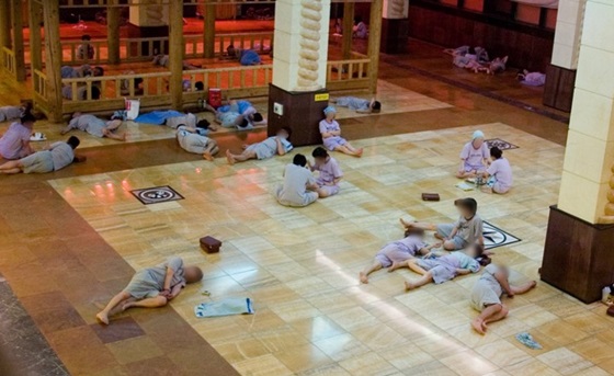 전문가들은 찜질방·사우나 이용시 땀 빼는 시간은 10~15분 이내로 제한하라고 조언한다./ 사진=flickr