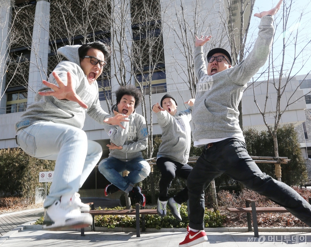 2007년 KBS '개그콘서트'에서 6개월간 오프닝 무대를 책임진 개그팀 '옹알스'. 이들은 2010년 영국 런던 애든버러 페스티벌을 계기로 전세계 공연 투어를 이어가고 있다. /사진=이동훈 기자