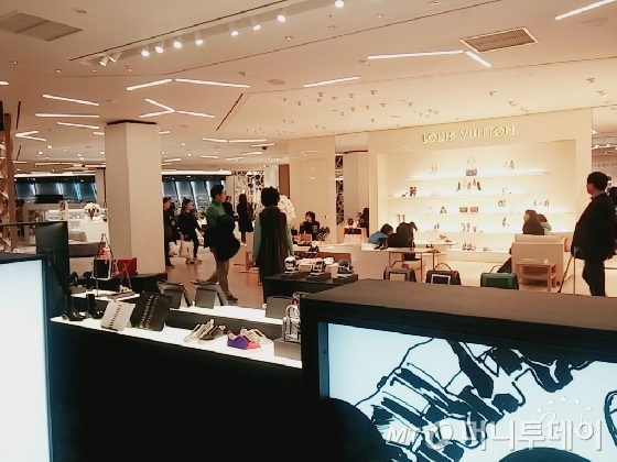 28일 찾은 신세계 강남점 신관 4층 슈즈전문관/사진=김소연기자