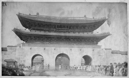 과거의 광화문 모습이 담긴 흑백 사진
