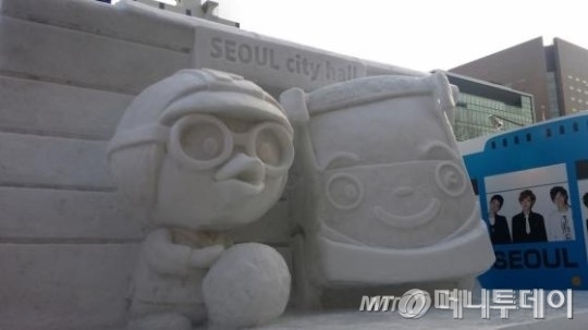 삿포로 눈 축제에 등장한 뽀로로 조각. 박원순 서울시장의 방문에 맞춰 제작됐다.