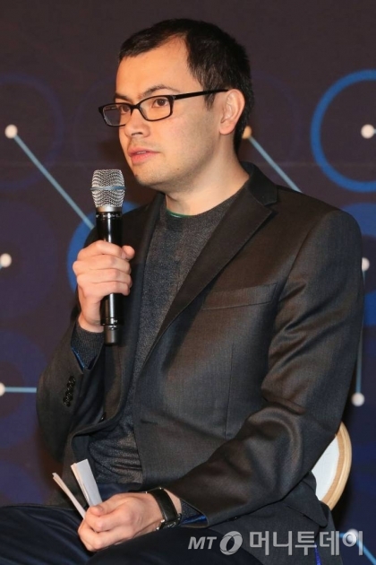 데미스 하사비스 구글 딥마인드 CEO가 13일 오후 서울 광화문 포시즌스호텔에서 '구글 딥마인드 챌린지 매치' 이세돌 9단과 알파고의 네번째 대국 후 열린 기자회견에서 질문에 답하고 있다./사진=이기범 기자