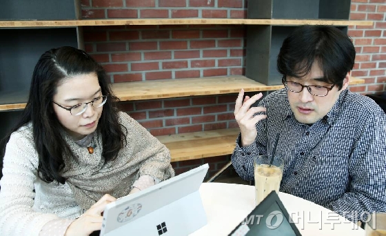 1회 과학문학 공모전 심사를 맡은 심사위원 5명이 이번 공모전에 바람을 보내왔다.