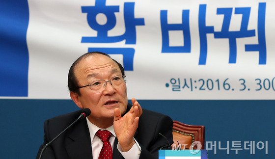 김종대 전 국민보험공단 이사장이 30일 오전 서울 여의도 국회에서 열린 국민경제상황실 공약발표 기자회견에서 발언하고 있다. 사진=뉴스1.