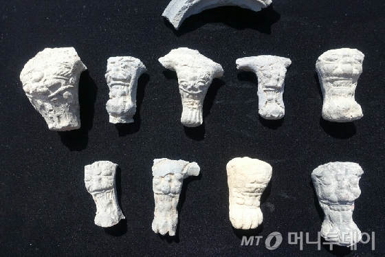 경북 월성 정밀발굴조사 현장에서 발견된 벼루편. /사진=김유진 기자