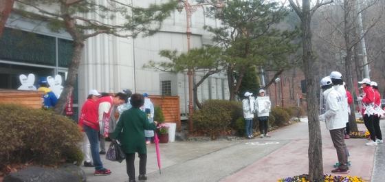 지난 3일 경기 성남 분당을에 출마한 각 후보자 유세 모습/사진=배소진 기자