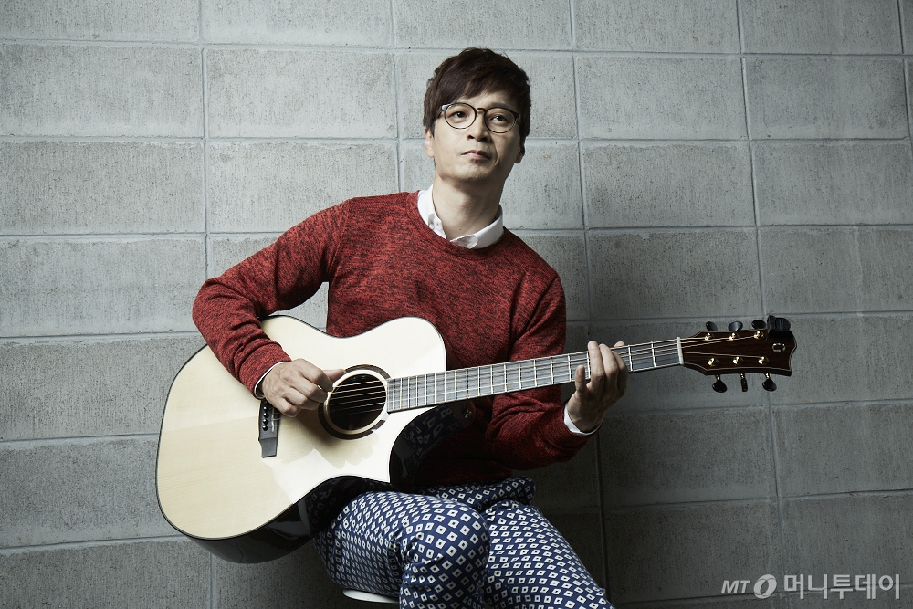 가수 박학기는 가슴을 울리는 선율을 만드는데 뛰어난 재주를 갖고 있지만, 예술인이라기보다 경영자에 가까운 일상을 보내고 있다. 바쁜 일보다 소중한 일을, 통장 잔고보다 인생 계좌를 트는 일이 더 중요하다는 게 그의 인생 철학이다. /사진제공=HK Ent