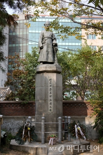 계정 충정공 민영환상.