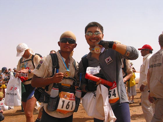 2006년 4월 사하라사막마라톤은 완주한 후./사진제공=문헌규