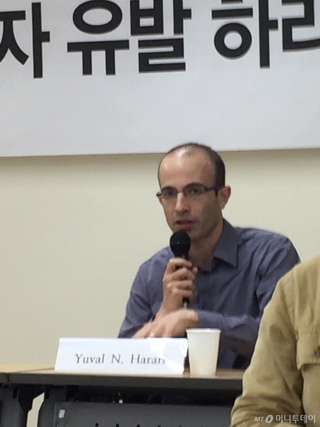 채식주의자인 유발 하라리 교수는 하루 두시간씩 명상에 몰입한다. 그는 "나의 정체성, 집중력 등을 온전히 발견할 수 있는 시간"이라고 했다. /사진=김고금평 기자