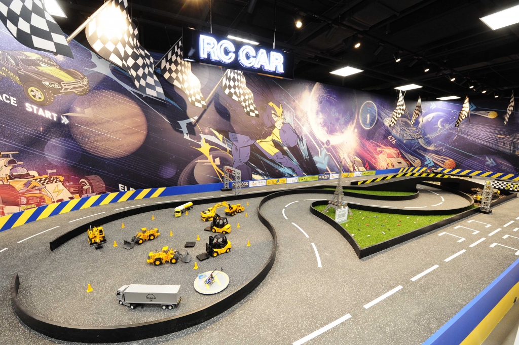 일렉트로마트 판교점 RC카 체험존. /사진제공=이마트