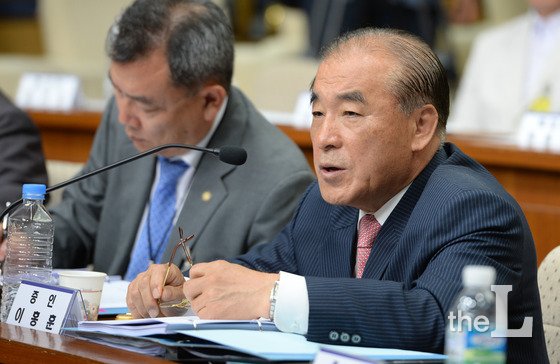 이홍훈 법조윤리협의회장이 2015년 6월10일 오전 서울 여의도 국회에서 열린 황교안 국무총리 후보자 인사청문회에서 증인으로 출석해 의원들의 질의에 답하고 있다. /사진=뉴스1