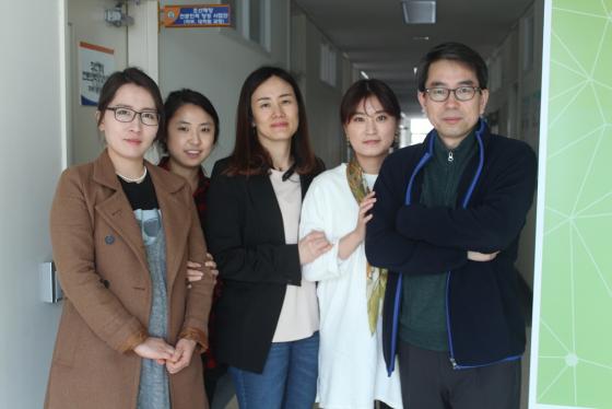 군산대 해양바이오특성화사업단
이연주, 노미정, 이숙연, 김영경 실무진과 노정래 단장(좌측부터)