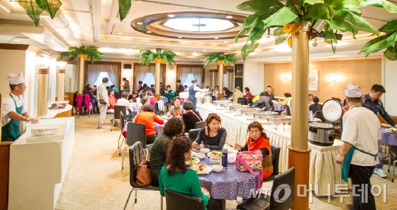 위동항운의 카페리 실내. /사진제공=위동항운