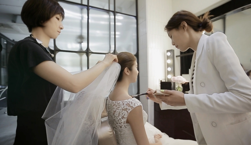 이가자 청담본점의 중국 웨딩 고객 헤어 메이크업 모습 /사진제공=이가자헤어비스